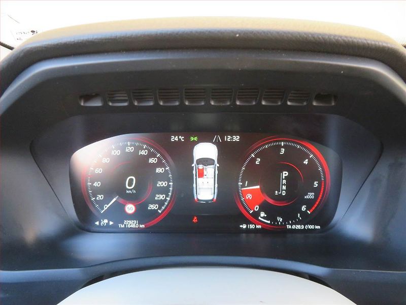 Volvo XC90 (2017) D5 AWD - fotka 11 z 18