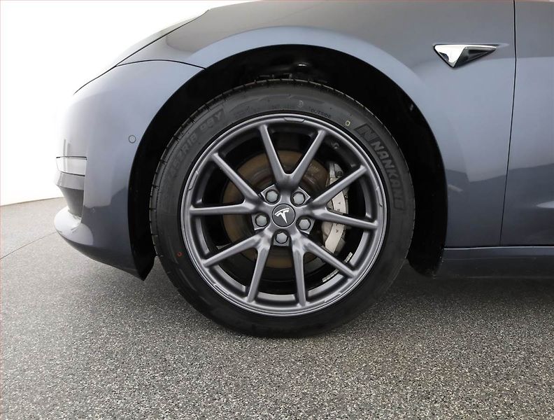 Tesla Model 3 (2019) Long Range 4WD 78kWh, SoH 85% - fotka 20 z 22