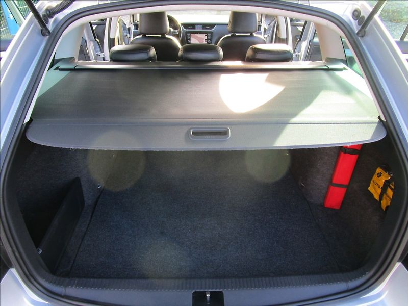 Škoda Octavia Combi 1.6TDi Greenline, Bi-xen - fotka 45 z 56