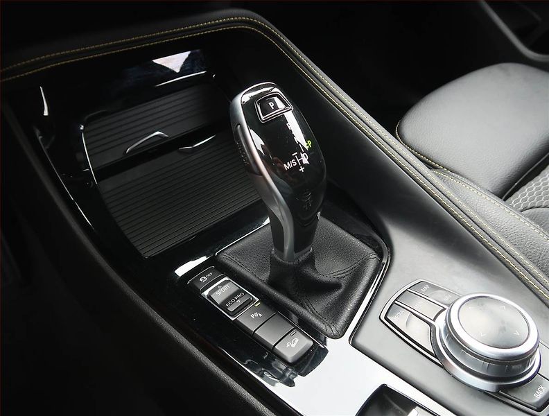 BMW X2 (2019) M Paket xDrive18d - fotka 13 z 22