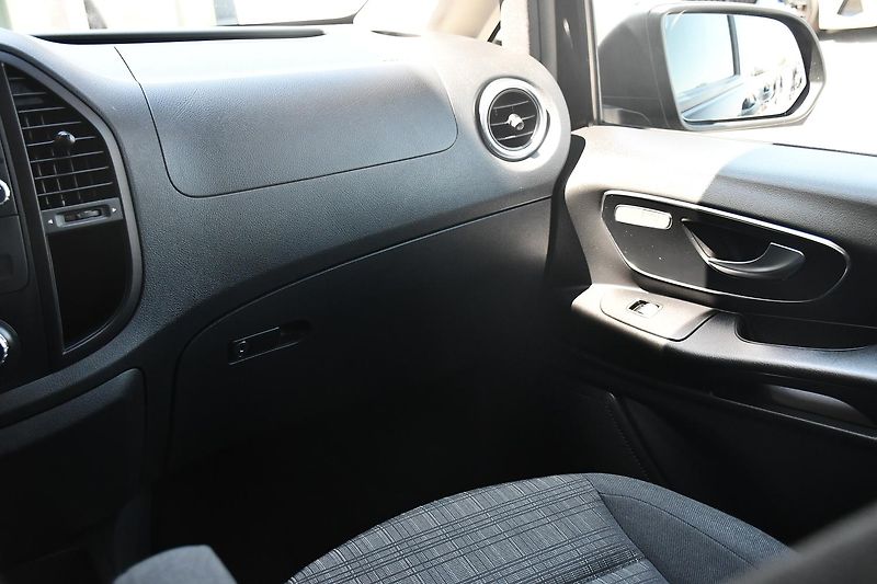 Mercedes-Benz Vito 250D 4MATIC 8MÍST TAŽNÉ NAVI - fotka 7 z 39