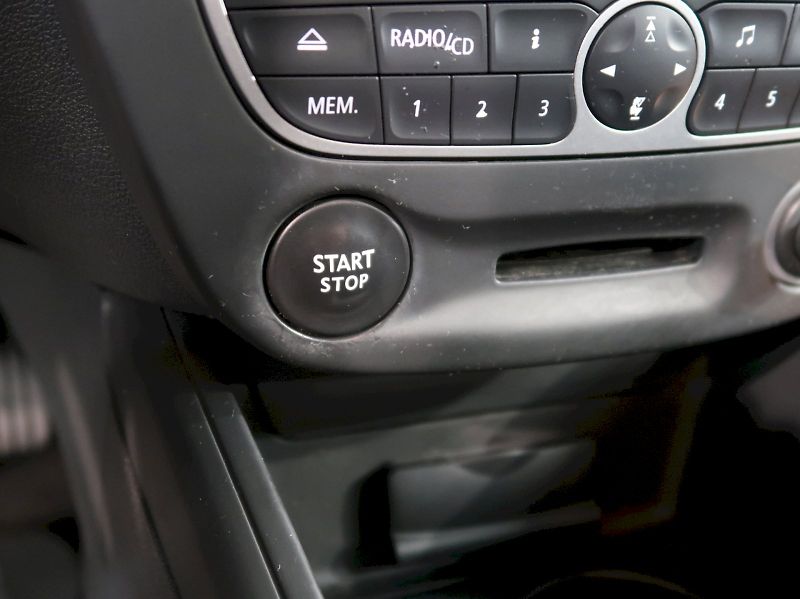 Renault Mégane (2011) 1.6i 74KW - fotka 22 z 27