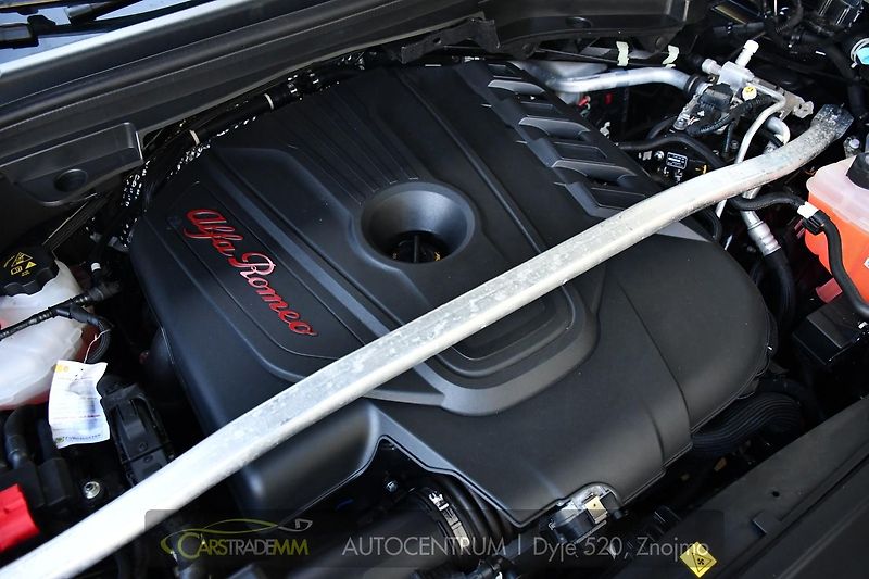 Alfa Romeo Stelvio 2.2D 16V 154kW Veloce AT8-Q4 - fotka 49 z 52
