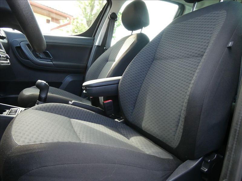 Škoda Roomster 1,6 TDi 66kW auto klima,servis - fotka 32 z 55
