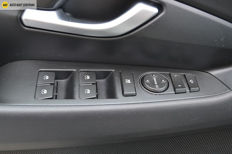 Hyundai i30 WG 1,5I MT SMART FAMILY NAVI - fotka 38 z 45