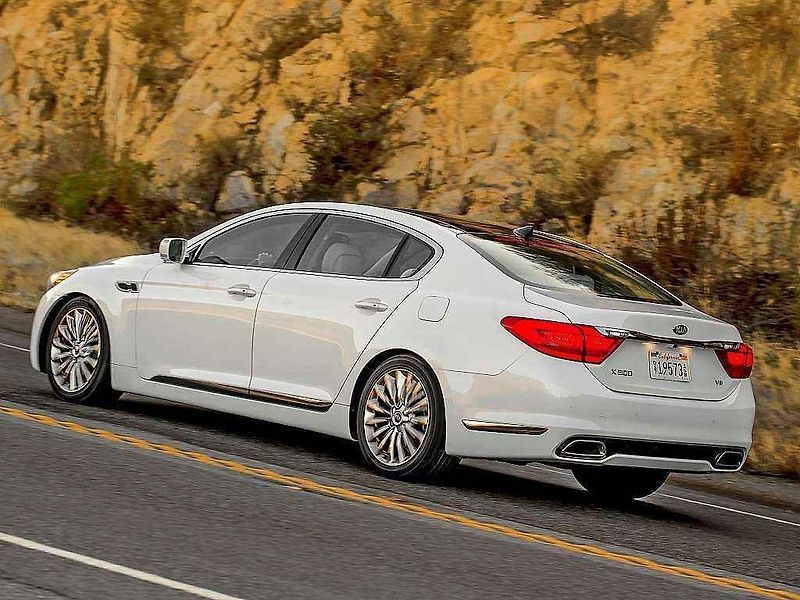 Kia K900.