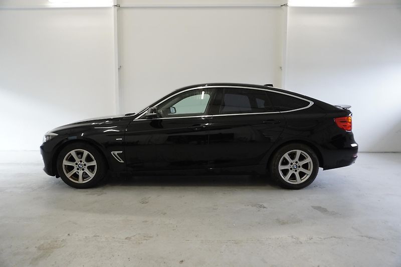 BMW Řada 3 320i LUXURY LINE AUTOMAT - fotka 4 z 35