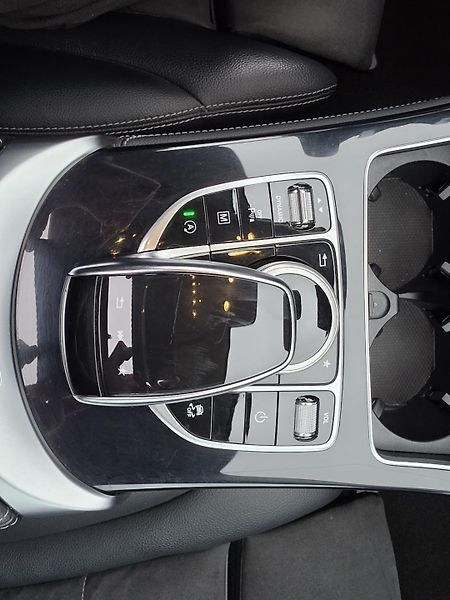 Mercedes-Benz GLC 350CDi 190kW 4MATIC*PANORAMA* - fotka 24 z 53