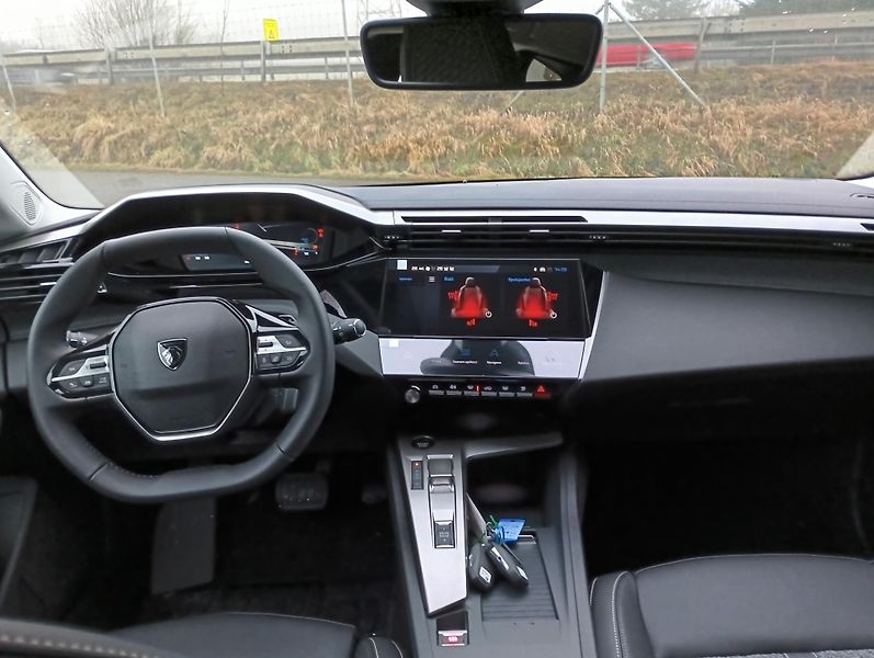 Peugeot 308 (2026) SW ALLURE Hybrid 145 e-DCS6 - fotka 11 z 19