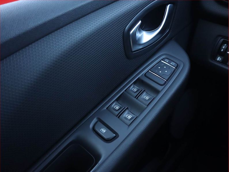 Renault Clio (2017) 0.9 TCe, Navi, Tempomat - fotka 18 z 19