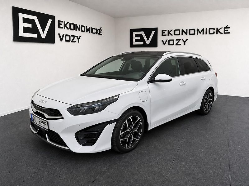 Kia Ceed (2023) 1.6PHEV,ČR,47KM DOJEZD EL - fotka 1 z 8