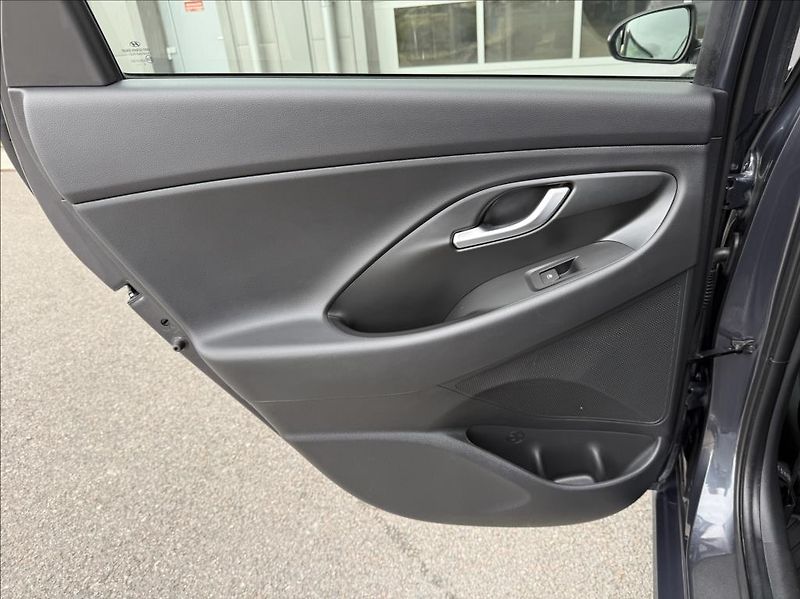 Hyundai i30 1,0 T-GDI DCT  WG Family Smart - fotka 10 z 25