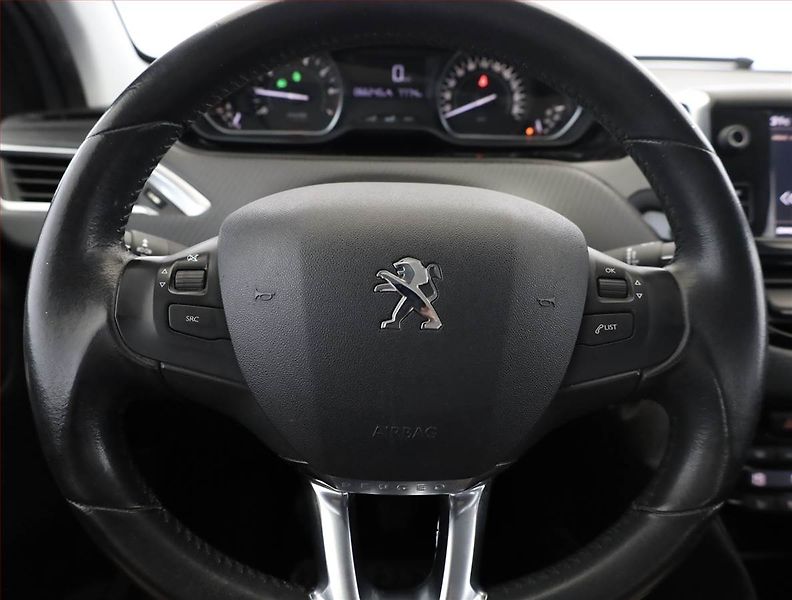 Peugeot 2008 (2019) 1.2 PureTech, ČR,1.maj - fotka 8 z 16