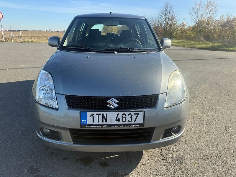 Suzuki Swift 1,3 D - fotka 8 z 18