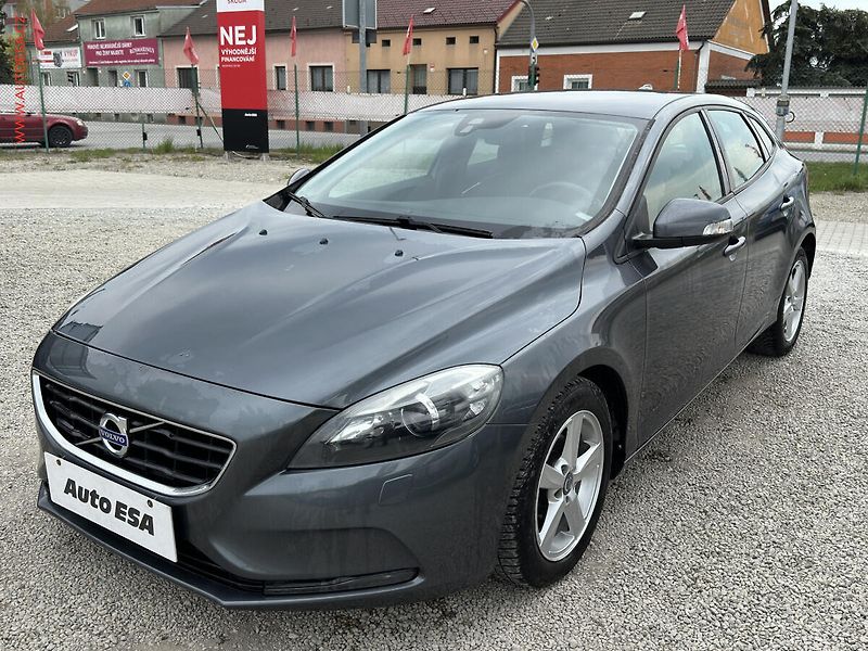 Volvo V40 (2014) 1.6 D, AC, tempo, park.čidla - fotka 3 z 16