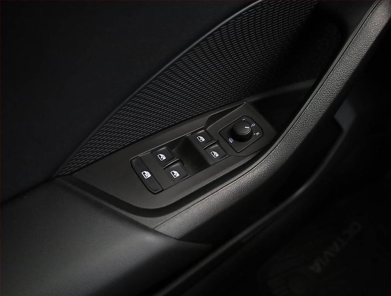 Škoda Octavia (2023) Ambition 2.0 TDI, ČR,1.maj - fotka 17 z 18