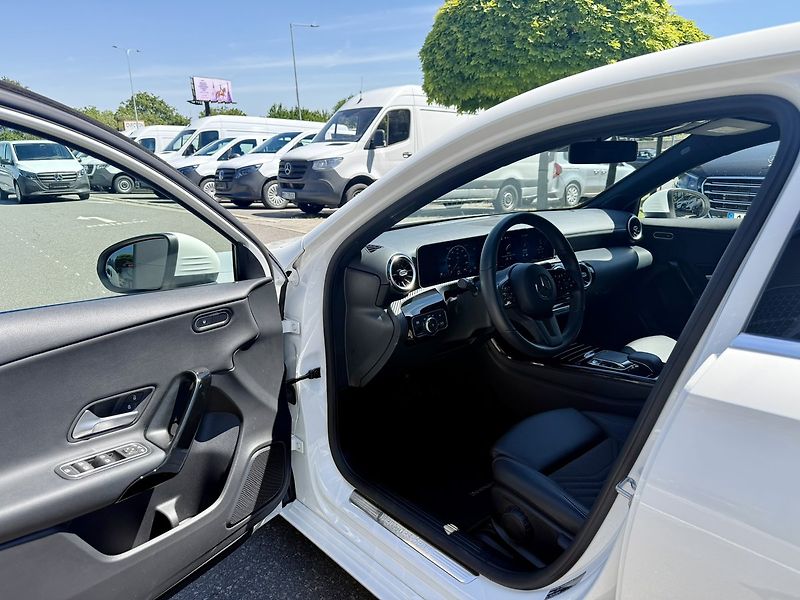 Mercedes-Benz Třídy A (2019) 180 d - fotka 12 z 31