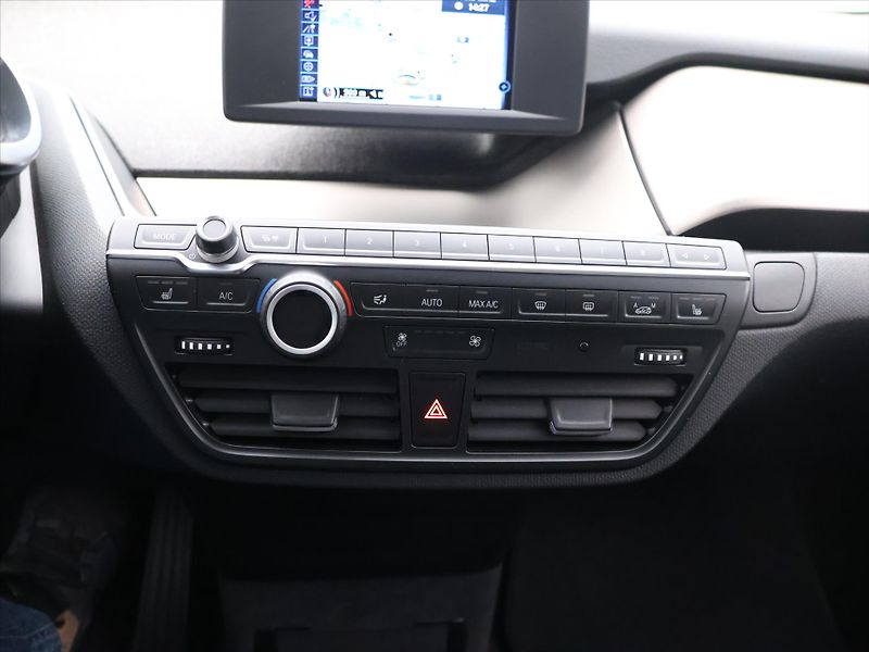 BMW i3 94Ah 75kW Kamera - fotka 22 z 32
