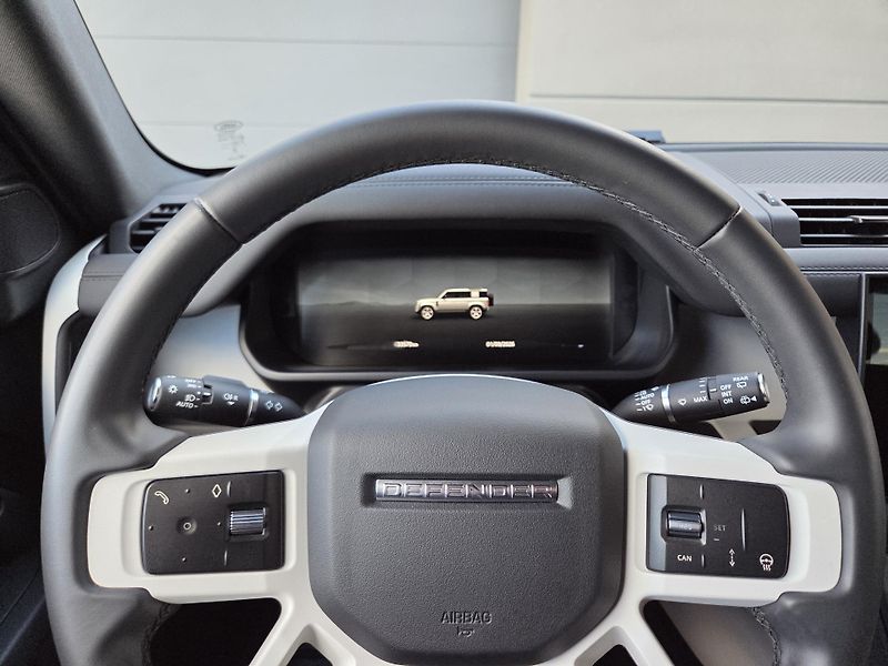 Land Rover Defender (2025) D300 X-DynSE HUD PANO TZ ACC - fotka 16 z 55