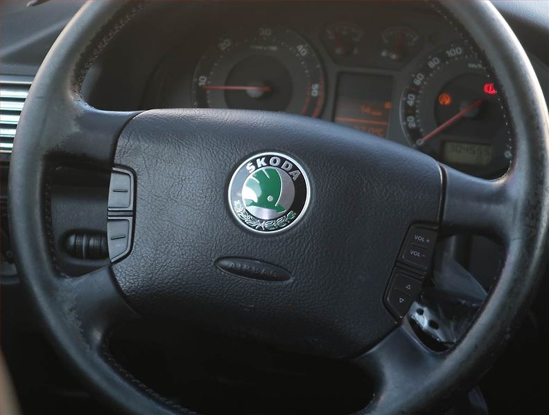 Škoda Superb (2003) Comfort 1.9 TDI, nová STK - fotka 15 z 18