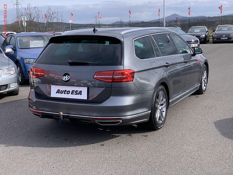 Volkswagen Passat (2015) 2.0 TDi, Highline, LED, navi - fotka 6 z 20