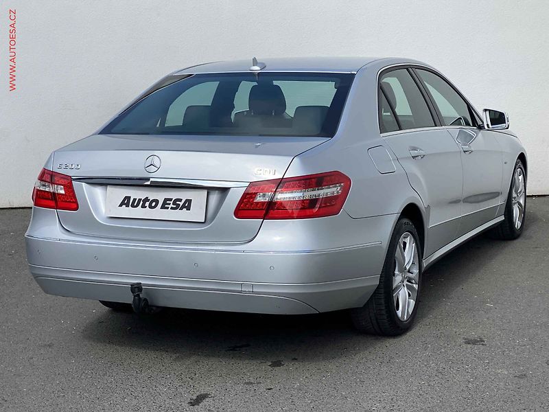 Mercedes-Benz Třídy E (2011) 2.2 CDi E200, Avantgarde - fotka 4 z 18