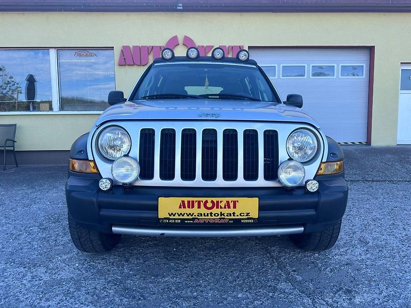 Jeep Cherokee (2005) Renegade 3.7i 4x4/Tažné - fotka 8 z 29