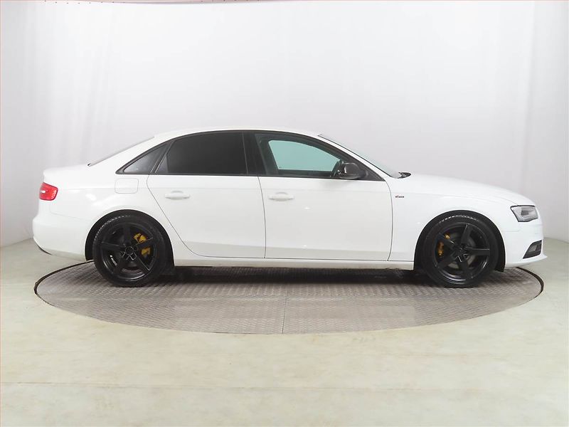Audi A4 (2013) 2.0 TDI, Automat, Xenony - fotka 6 z 19