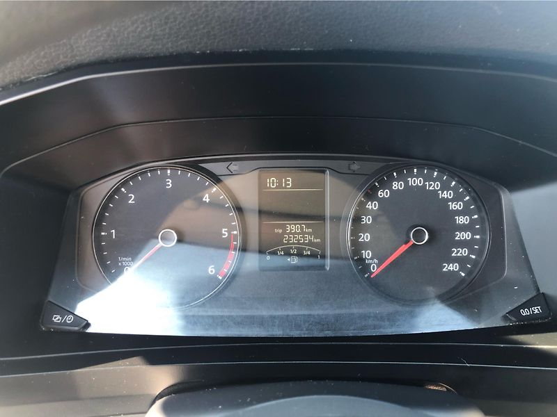 Volkswagen Transporter 2,0 TDI DSG 8 míst - fotka 18 z 26