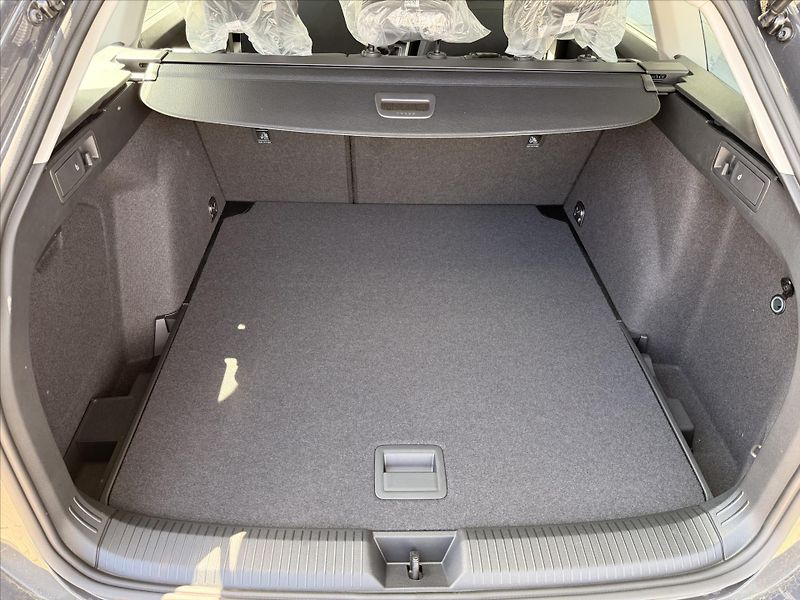 Volkswagen Golf Variant (2026) 1,5 TSI 6G  Limited - fotka 9 z 14