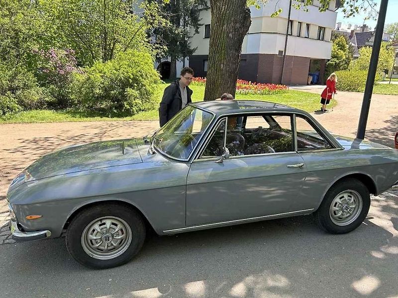 Kolonádu ovládla italská auta, na náměstí se dala ochutnat jihoevropská jídla.