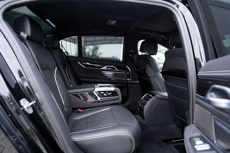BMW Řada 7 740d xDrive/Laser/M paket/20/Č - fotka 30 z 50