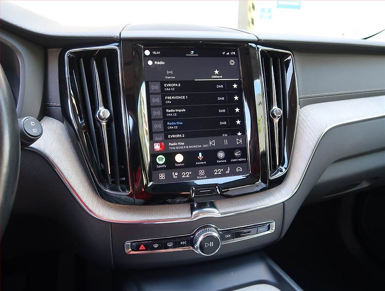 Volvo XC60 (2022) Inscription B5 AWD - fotka 12 z 24
