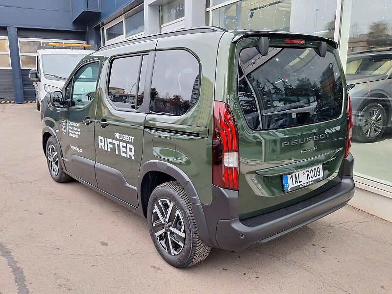 Peugeot Rifter (2025) ALLURE 1.2 PT 110k MAN6 - fotka 4 z 22