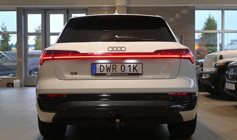 Audi Q8 e-tron 55 Q 360k Pano Tažné BLIS - fotka 4 z 27