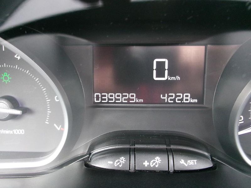Peugeot 208 (2017) 1.2i KOUPENO ČR,1.MAJITEL - fotka 12 z 17