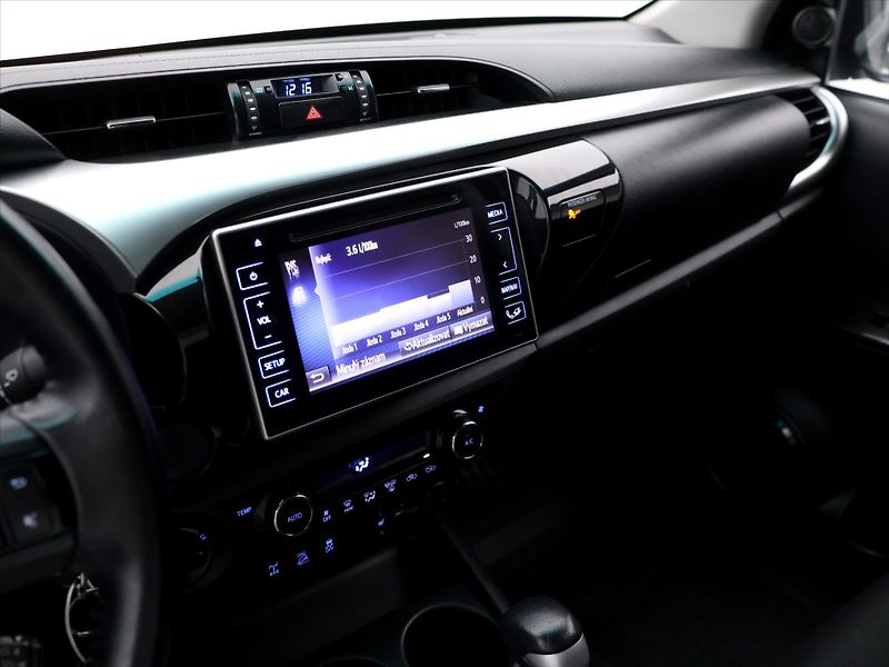 Toyota Hilux 2,4 D-4D 110kW Automat Tažné - fotka 16 z 28