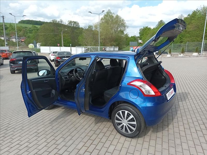 Suzuki Swift 1,2 i,4x4,VÝHŘEV,SERVIS,KOLA, - fotka 10 z 44