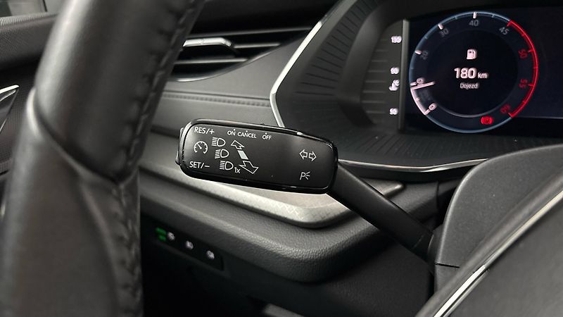 Škoda Octavia 2.0 TDI Ambition Combi - fotka 13 z 26