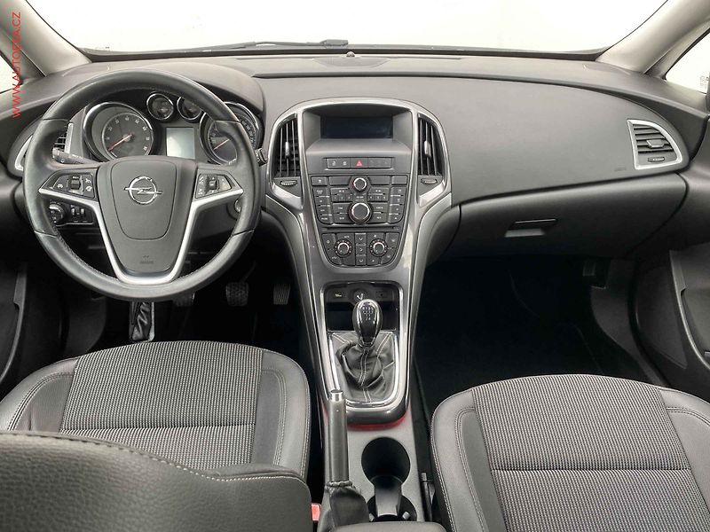 Opel Astra (2013) 1.6i, Innovation, temp. - fotka 8 z 15