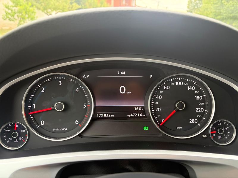 Volkswagen Touareg (2013) 3.0TDI180kW/4x4/VZDUCH/WEBASTO - fotka 16 z 35