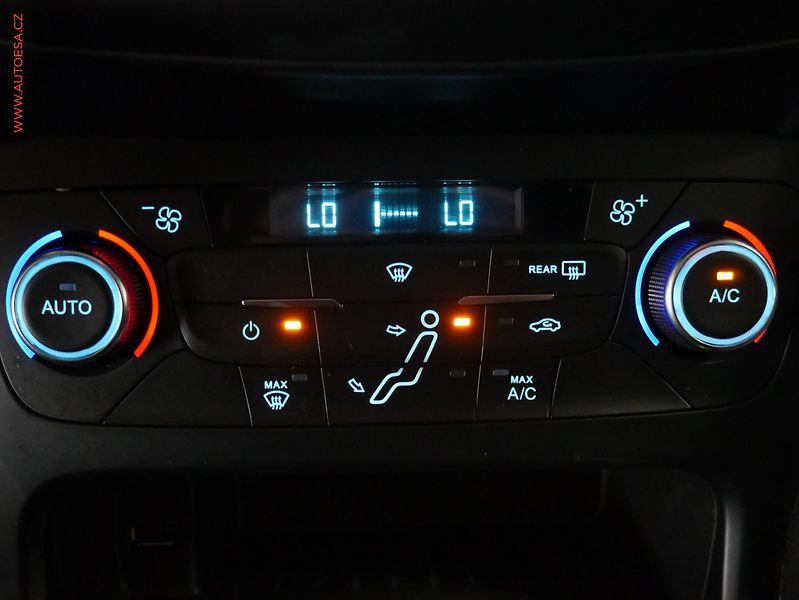 Ford Focus (2017) 1.5EB, ČR, navi, autoAC - fotka 16 z 22