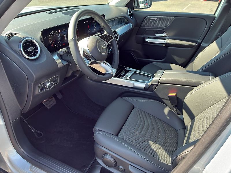 Mercedes-Benz GLB 180 d - fotka 15 z 26