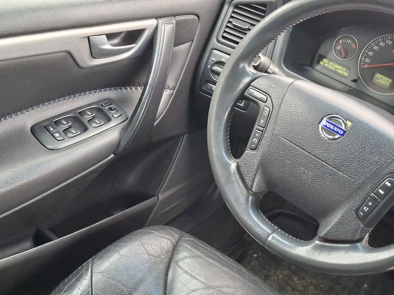 Volvo XC70 (2005) 2.4 D5 120kW AWD -PLNÝ SERVIS! - fotka 11 z 43