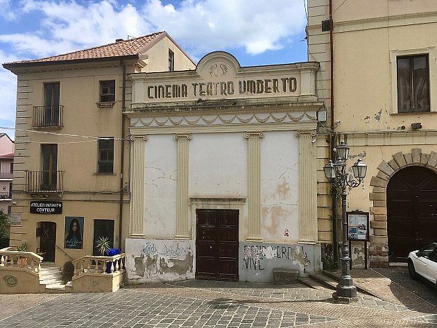 Lamezia Terme na svou celkovou obnovu teprve čeká., zdroj: Wikimedia Commons, Marco Chemello, CC BY 3.0