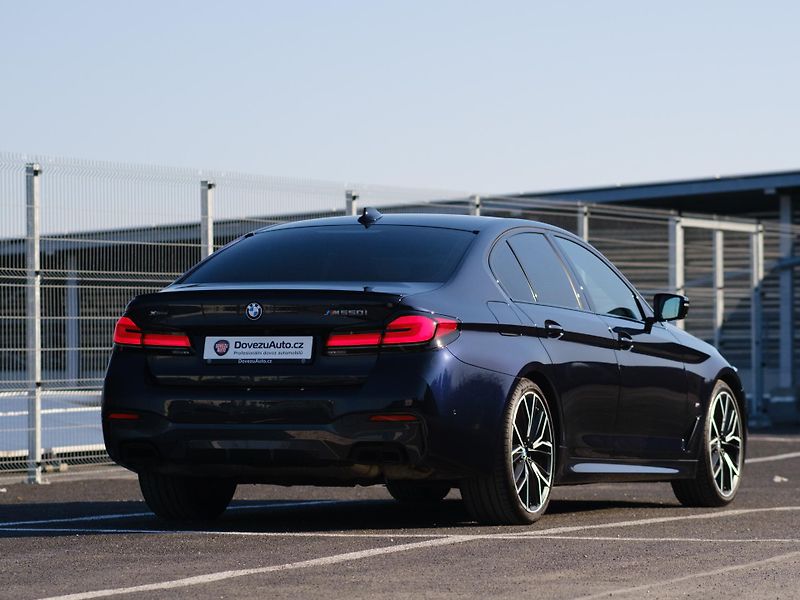 BMW Řada 5 M550i xDrive, DPH, SEDAN - fotka 5 z 46