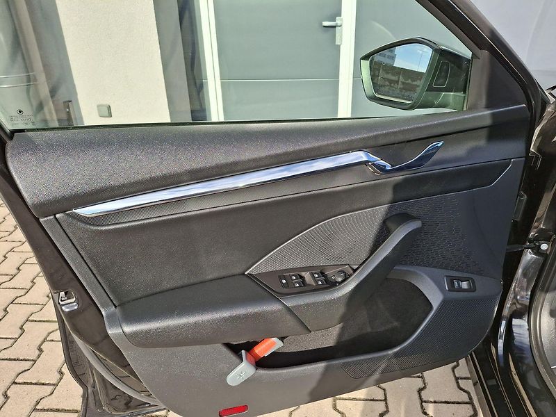 Škoda Octavia (2023) 1.0 E-TSI Business Plus ZÁRUKA - fotka 16 z 38