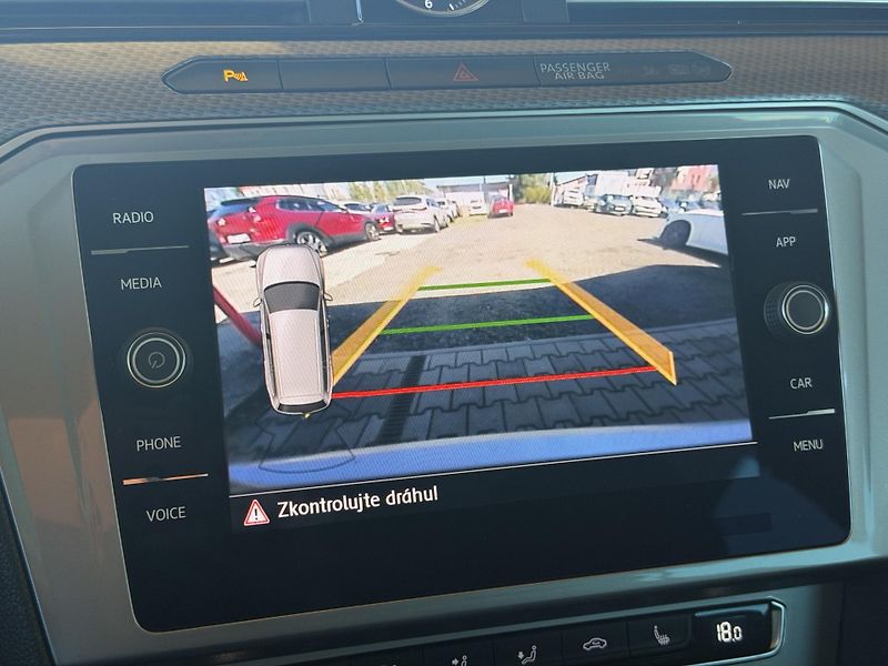 Volkswagen Passat 140kW 4Motion DSG Alltrack - fotka 11 z 31