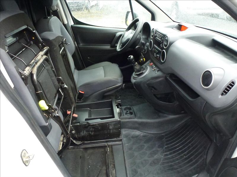 Citroën Berlingo 1,6 HDI 3míst Tažné,Klima,Temp - fotka 30 z 49