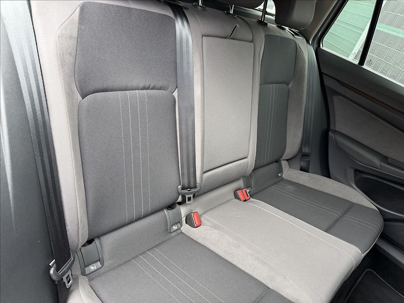 Volkswagen Golf VIII 2.0 TDI Alltrack 4x4 DSG - fotka 23 z 24